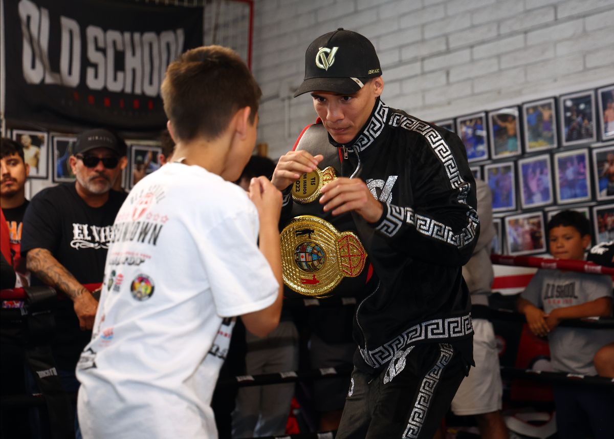 Oscar Valdez and Sergio Rodriguez Give Back to Local Phoenix Children Ahead of Friday’s ESPN+-Streamed World Title Doubleheader